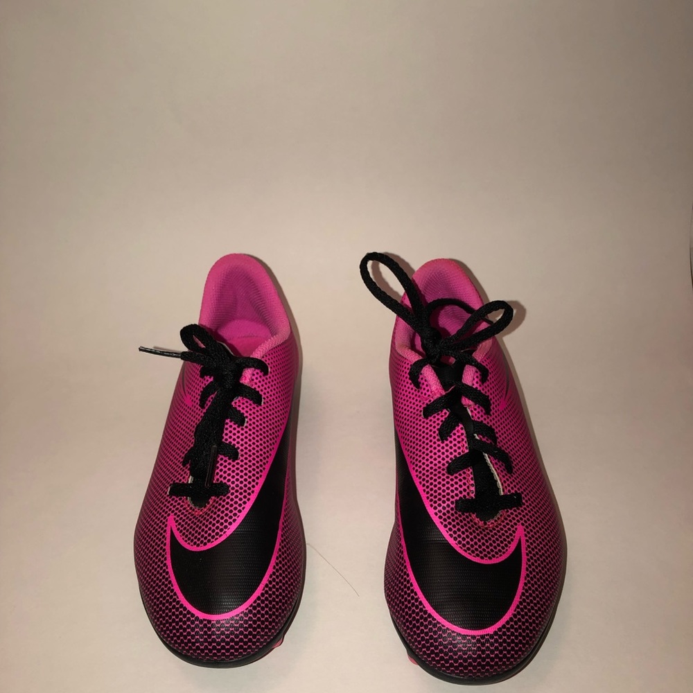 Nike girl soccer shoes